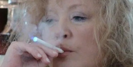Пугачева курит электронные сигареты кадры Пугачева курит электронные сигареты кадры