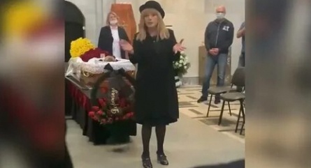 Пугачева взяла похороны брата на себя кадры Пугачева взяла похороны брата на себя кадры