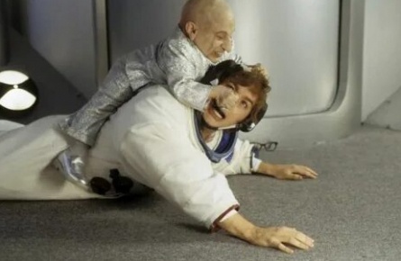 Ребенок с большой головой кадры