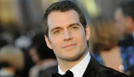 Почему Генри Кавилл не стал агентом 007? Режиссер Мартин Кэмпбелл раскрывает все детали кадры