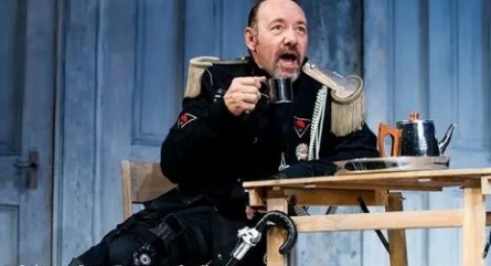 Ричард III объединил Спейси и Мендеса кадры Ричард III объединил Спейси и Мендеса кадры
