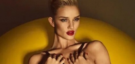 Роузи Хантингтон-Уайтли блеснула на шоу Burberry кадры
