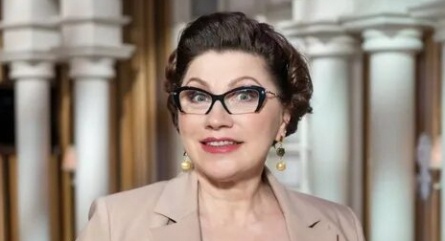 Роза Сябитова переквалифицировала из свахи в героиню кадры
