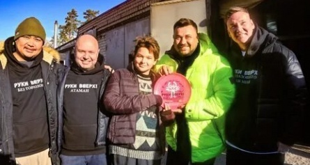 Руки вверх кадры Руки вверх кадры