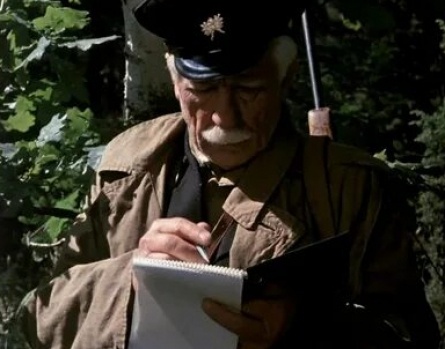 Рысь выходит на тропу кадры