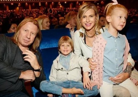 Секреты семьи Дробыш: Виктор, его жена и дети - как они выглядят и чем занимаются? кадры