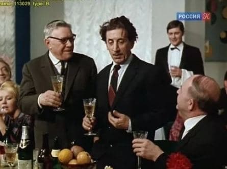 Семь стариков и одна девушка кадры