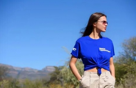 От Африки до славы: как съемки в шоу Звезды превратили блогера Вики Одинцовой в звезду России кадры