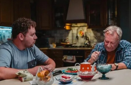 Сериал Друг на час, ТНТ, 17 апреля, 21.00, а также в онлайн кинотеатре Premier кадры