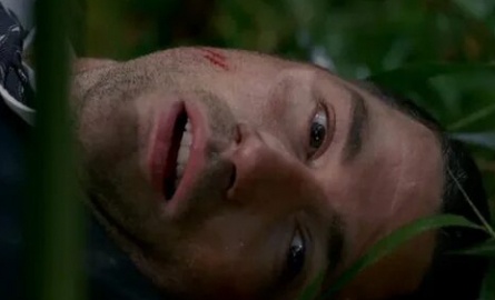 Шепард из сериала Остаться в живых отправляется в лес кадры