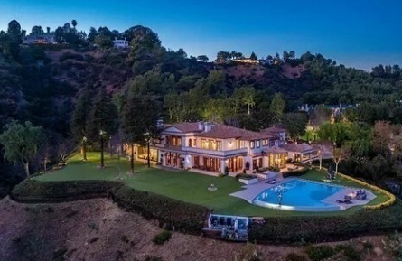 Сильвестр Сталлоне пытается продать свой дом кадры