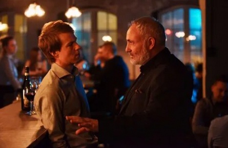 Скрипачка кадры