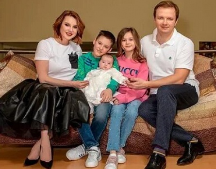 Слуцкая ответственно подошла ко вторым родам кадры