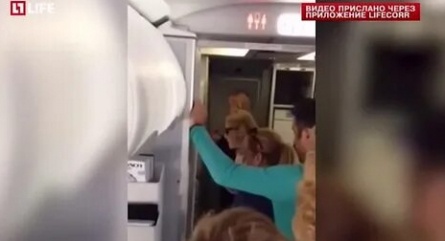 Собчак задержала авиарейс кадры
