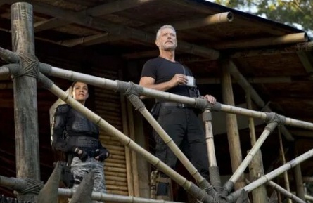 Спилберг пригласил Стивена Лэнга в сериал 