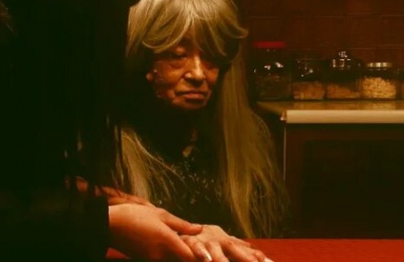 Старуха кадры