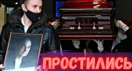 Стеклов упал на колени перед вдовой Коренева кадры