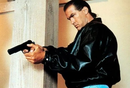 Стивен Сигал: Человек закона кадры