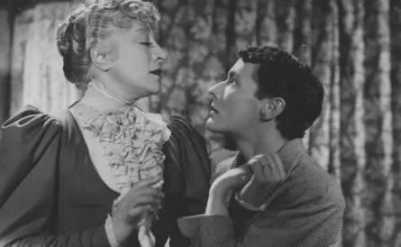 Странная драма кадры