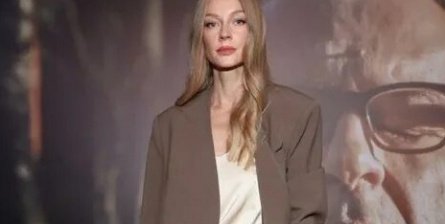 Светлана Ходченкова в классическом брючном костюме на премьере фильма Скажи ей в Сочи кадры Светлана Ходченкова в классическом брючном костюме на премьере фильма Скажи ей в Сочи кадры