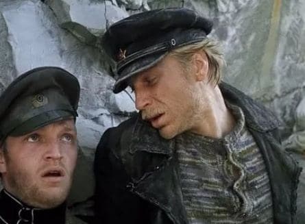 Свой среди чужих, чужой среди своих кадры