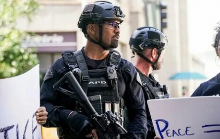 S.W.A.T. оказался самым скачиваемым фильмом кадры S.W.A.T. оказался самым скачиваемым фильмом кадры