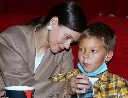 Герман Адаев - Сын Екатерины Шпицы, чей жизненный путь поражает: узнайте все о нем кадры Герман Адаев - Сын Екатерины Шпицы, чей жизненный путь поражает: узнайте все о нем кадры