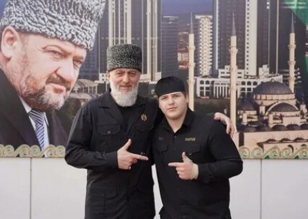 Тайны сыновей Рамзана Кадырова: их облик и личность раскрыты в эксклюзивном рассказе и фото кадры Тайны сыновей Рамзана Кадырова: их облик и личность раскрыты в эксклюзивном рассказе и фото кадры