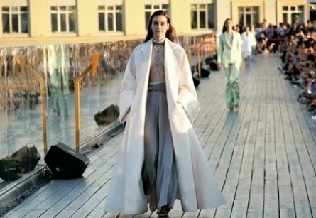 Татьяна Котова удивила всех на модном показе Юдашкина кадры