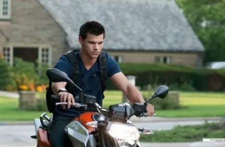 Тэйлор Лотнер остался без пиарщика кадры