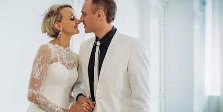 У Костомарова родилась дочь кадры