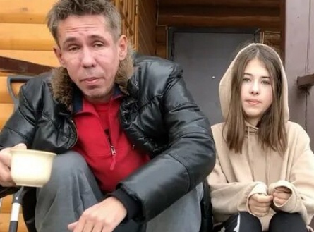 У Панина не хватило денег на подарок дочери кадры У Панина не хватило денег на подарок дочери кадры