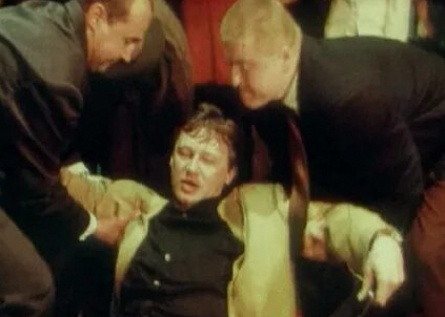 Убить лицедея кадры