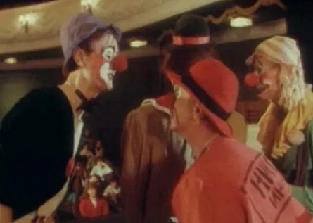 Убить лицедея кадры