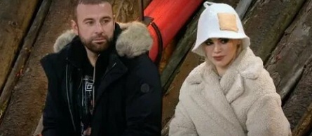 Участник Дома 2 Алексей Крылов ухаживает за новенькой Оксаной кадры Участник Дома 2 Алексей Крылов ухаживает за новенькой Оксаной кадры