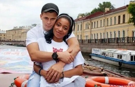 Участник Дома 2 Иван Барзиков расстался с Либерж Кпадону кадры Участник Дома 2 Иван Барзиков расстался с Либерж Кпадону кадры