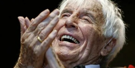 Ушел из жизни старейший актер Йоханнес Хестерс кадры
