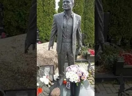 Вдова Галкина зажала деньги на памятник кадры Вдова Галкина зажала деньги на памятник кадры