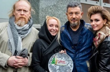 Вечер шутов или серьезно с приветом кадры