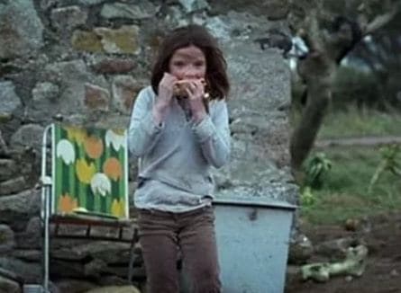 Венок из ромашек кадры