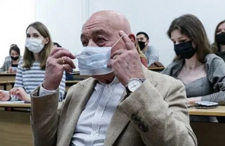 Владимир Познер выступил за обязательную вакцинацию россиян кадры