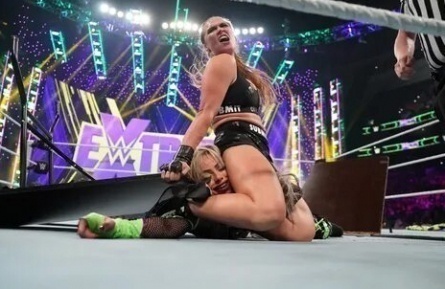 WWE: Экстремальные правила кадры WWE: Экстремальные правила кадры