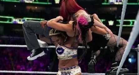 WWE ТЛС: Столы, лестницы и стулья кадры