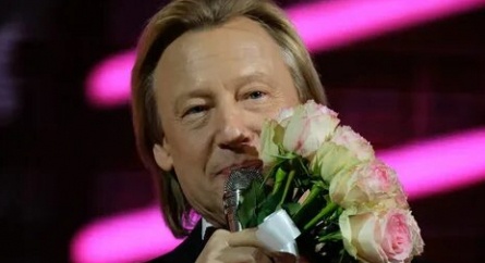 Харатьян одобрил перенос иностранных кинопремьер ради российских кадры
