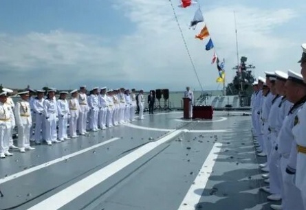 Ярослав Мудрый не смог попасть на свой же корабль кадры Ярослав Мудрый не смог попасть на свой же корабль кадры
