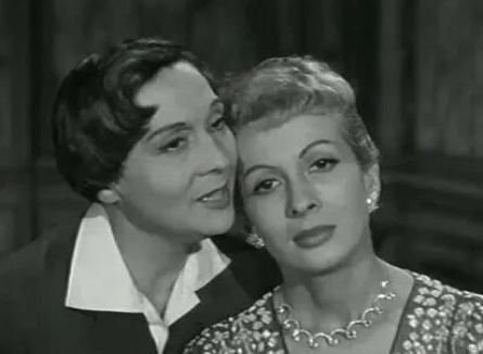 За закрытыми дверями кадры