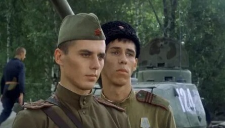 Засияла Красная звезда Джоша Трэнка кадры