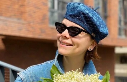 Жена Петросяна объяснила, почему не носит обручальное кольцо кадры Жена Петросяна объяснила, почему не носит обручальное кольцо кадры