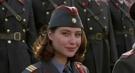 Женская форма кадры