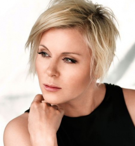 Жизнь Яны Трояновой: борьба с недолюбленностью, потерями и разводом в 48 лет